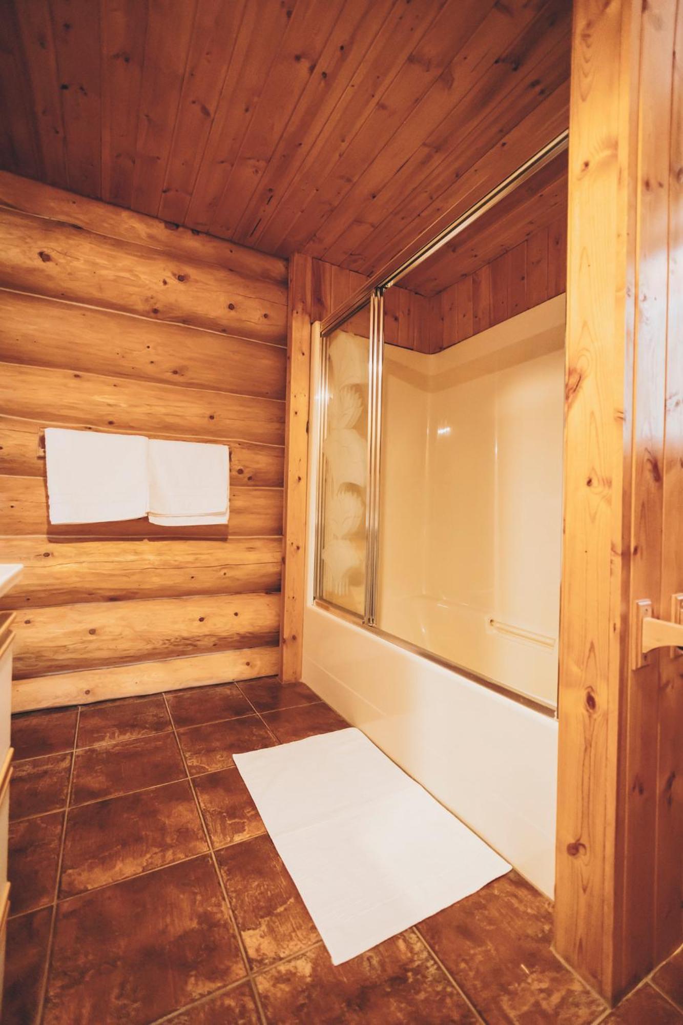 Rocky Mountain Escape Dome & Log Cabin Rentals - Rock Lake Rock Lake Lodge Provincial Park Kültér fotó
